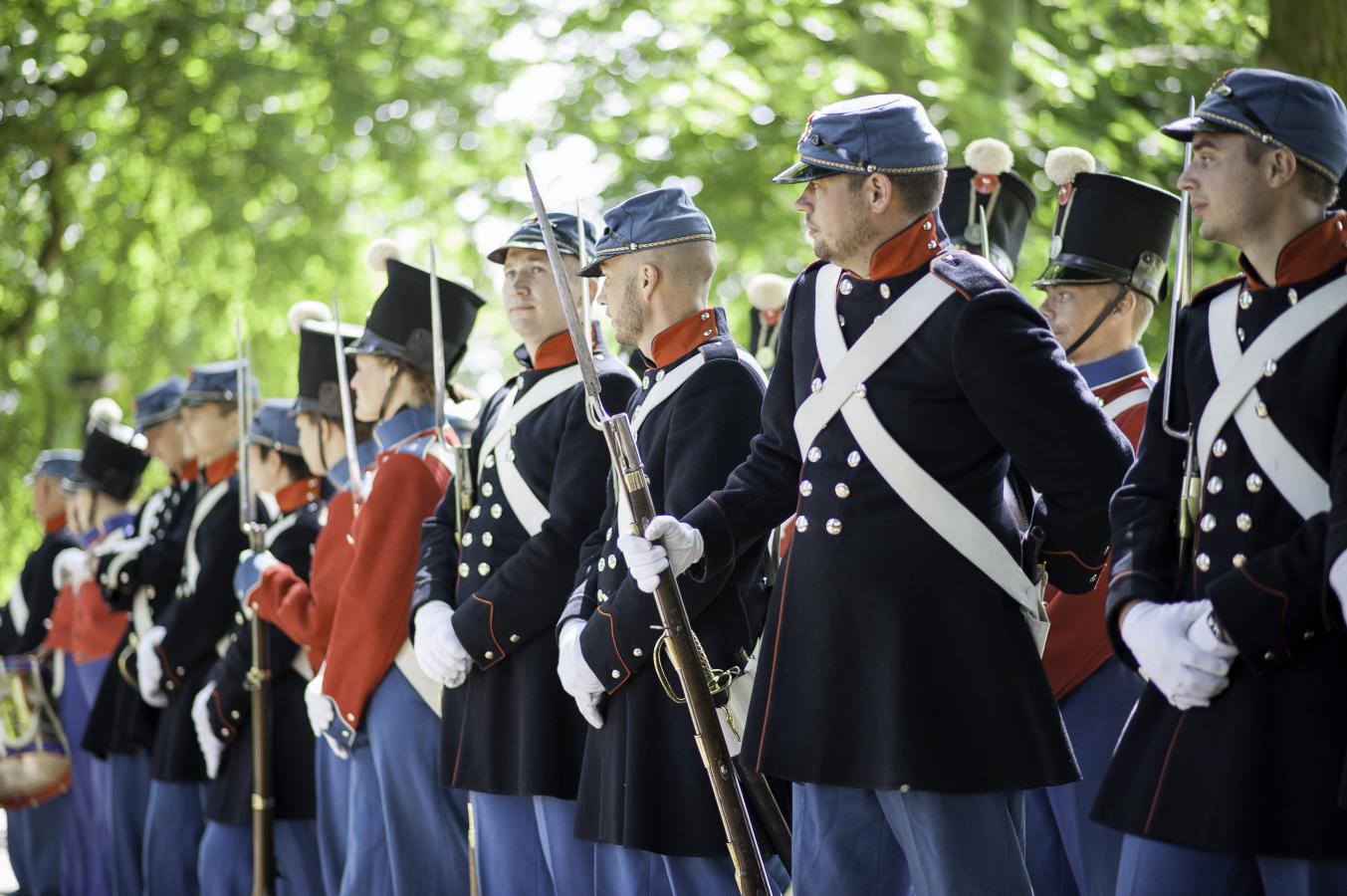 Soldater fra de historiske 6.-juli-dage