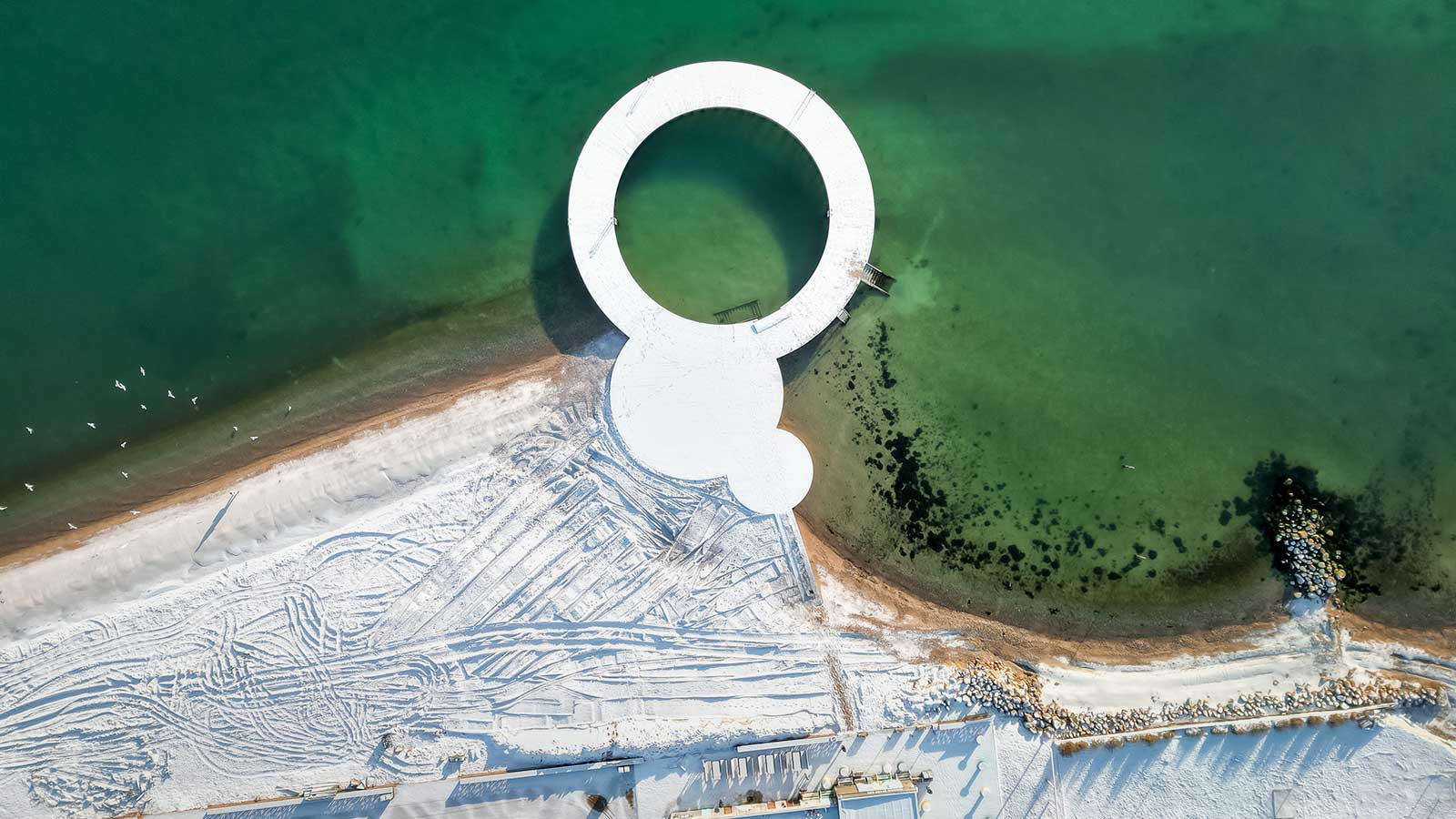 Cirkelbroen dækket i sne