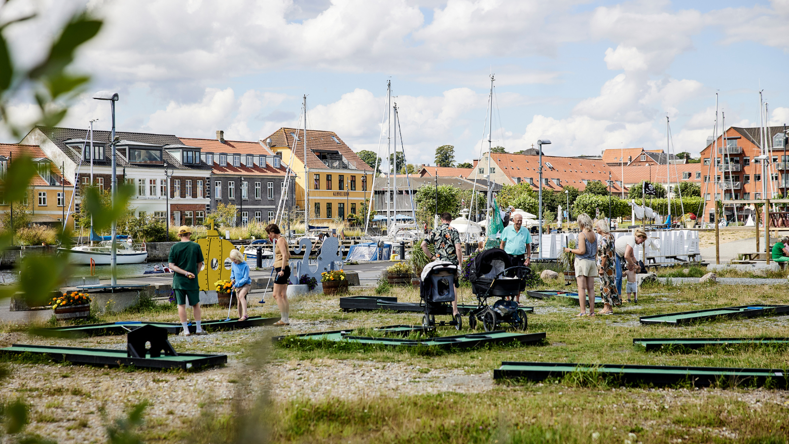 Minigolf om sommeren i Kanalbyen