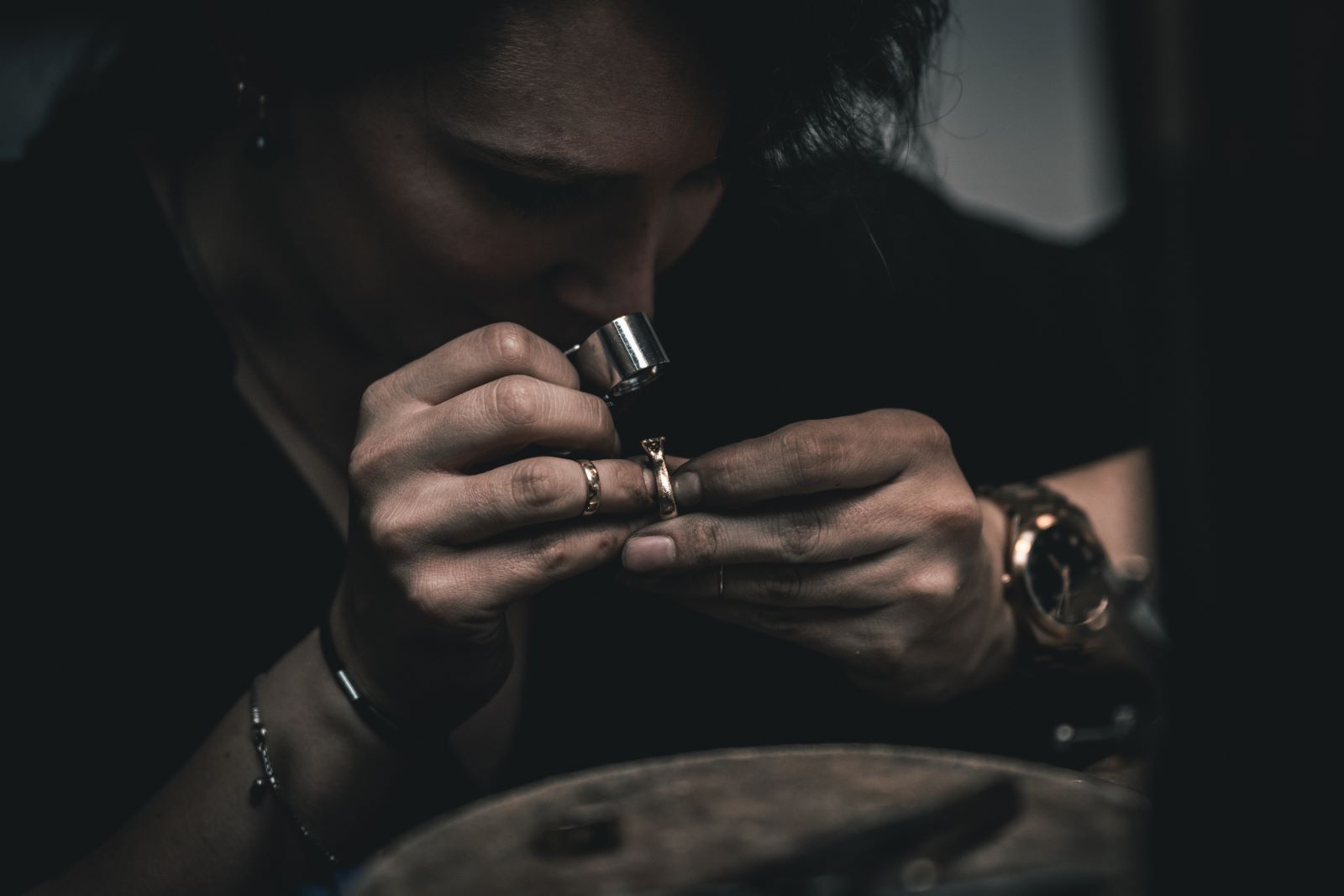 Therese fra Me Mori arbejder