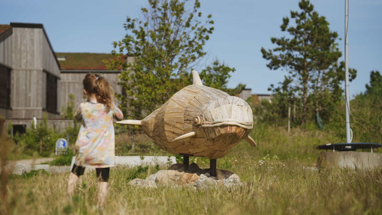 Træskulptur som forestiller marsvin i Kanalbyen
