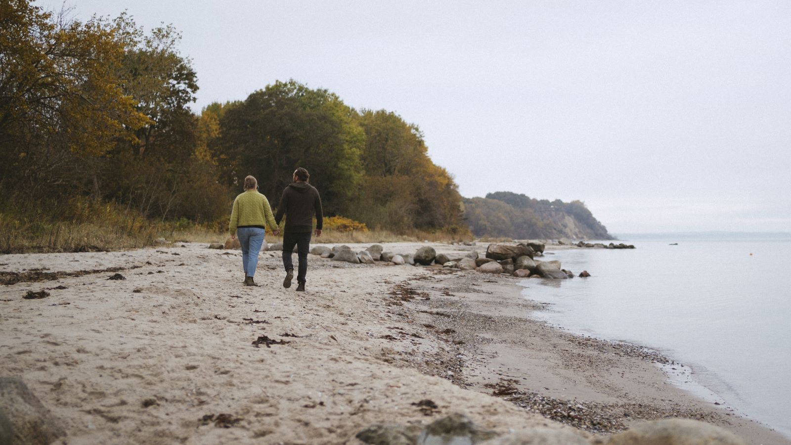 Gå en tur ved stranden 